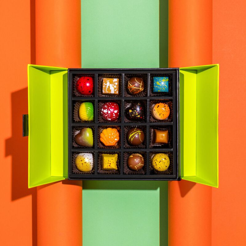 16 Piece Signature Gift Box, hi-res