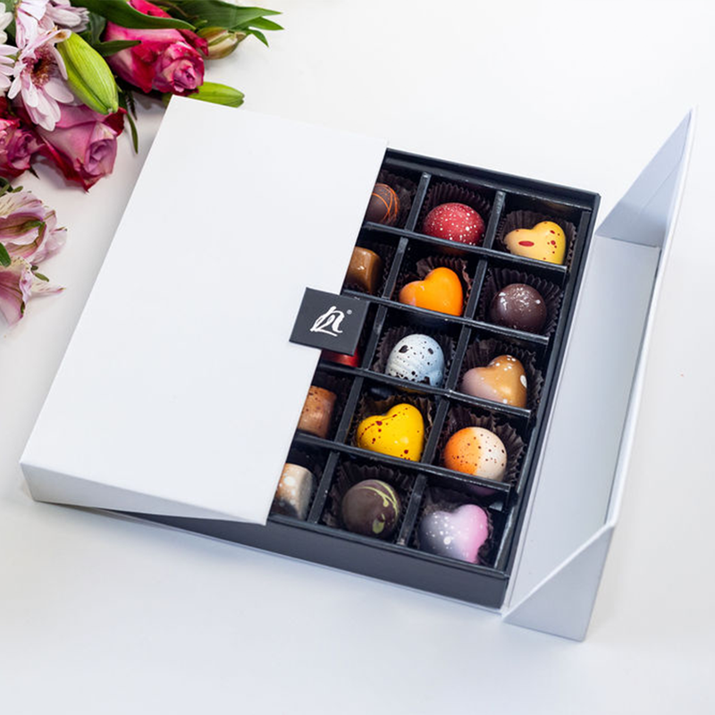 25 Piece Mother's Day White Gift Box, hi-res